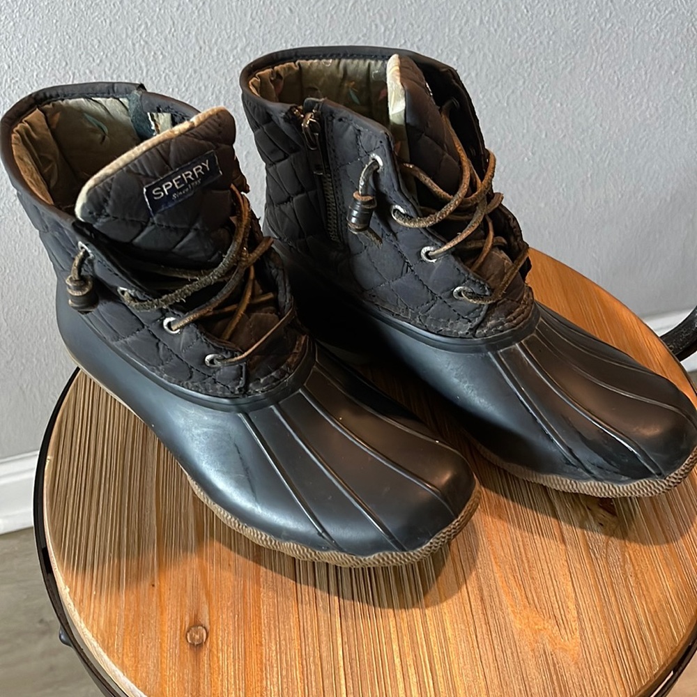 Size 9 Sperry boots for sale